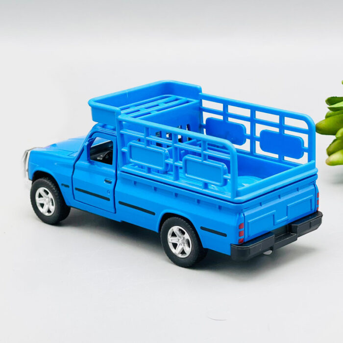 1:32 Dynamic Transporter Die-Cast Classic Pickup Truck - Image 3