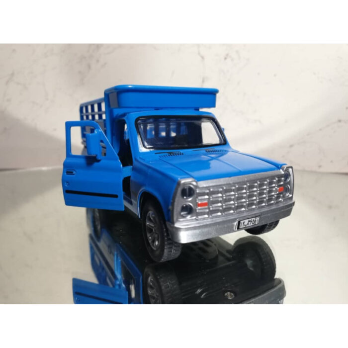 1:32 Dynamic Transporter Die-Cast Classic Pickup Truck - Image 5